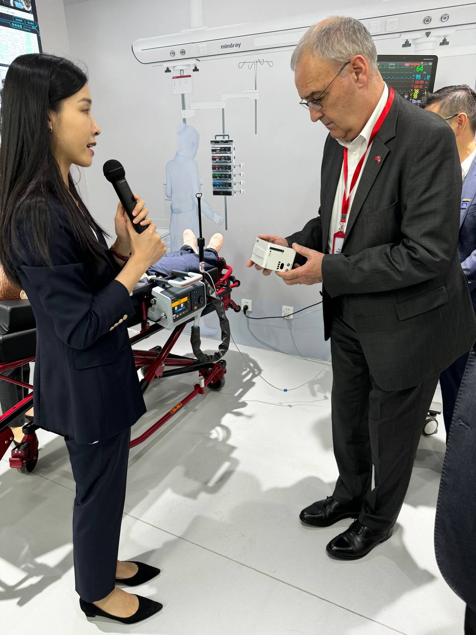 Bundesrat Parmelin war von den innovativen Geräten und Lösungen beeindruckt.