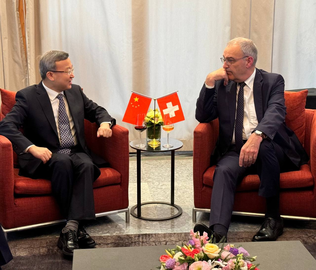 Zudem führte der Bundesrat Gespräche mit dem Vizehandelsminister Wang Shouwen.