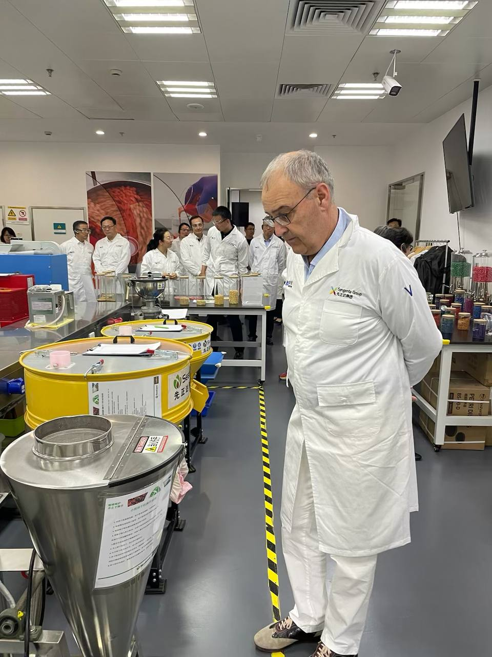 Bundesrat Parmelin bei seinem Besuch von Syngenta in Peking.