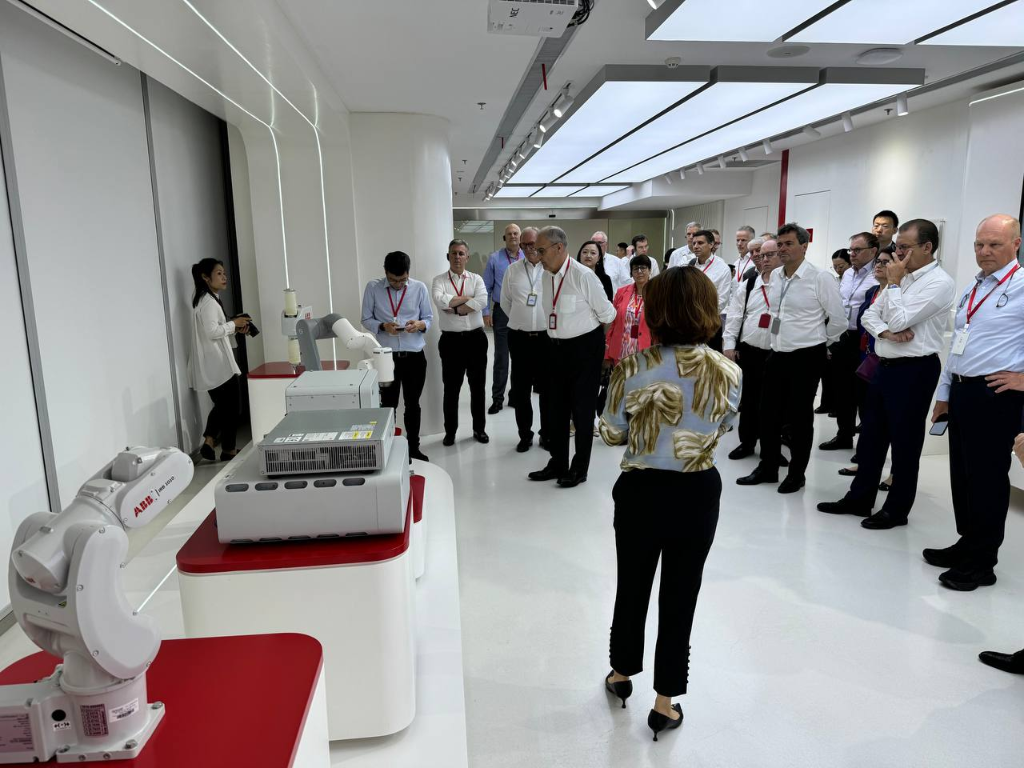 Die Roboter von ABB arbeiten mit künstlicher Intelligenz.